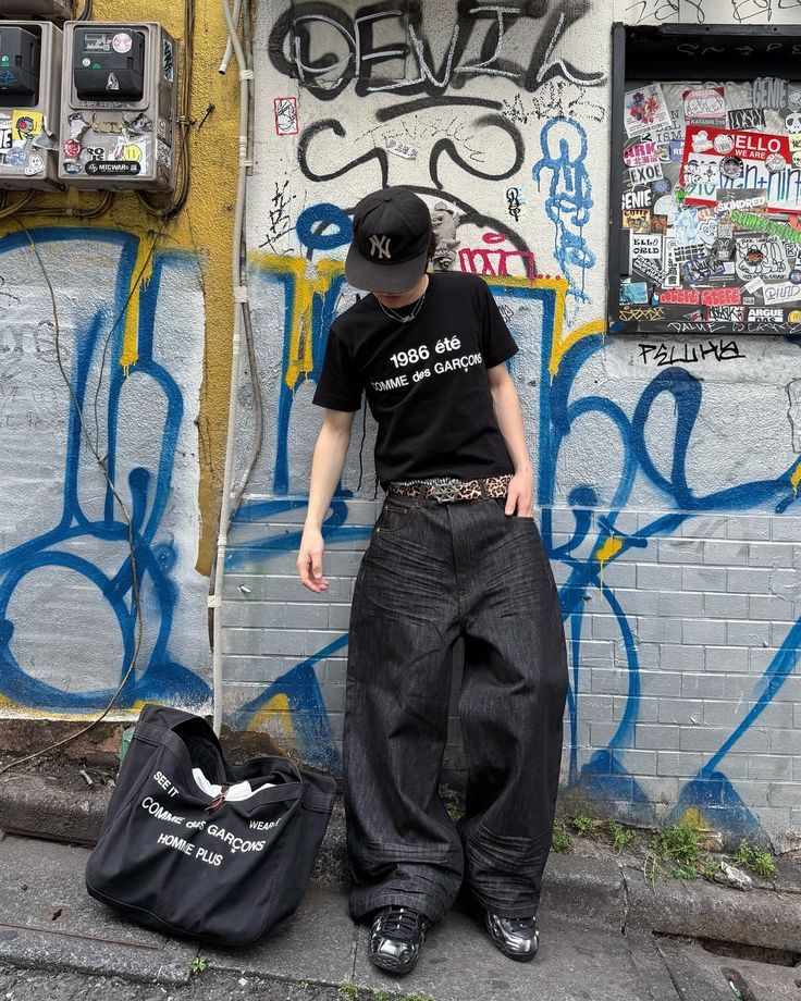 Baggy Jeans Are Back – Celebrities Love Them, and You Can Too! Shop Now to Slay the Trend