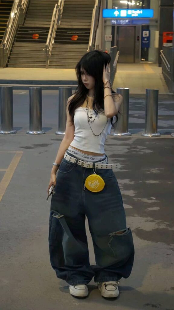 Low Rise Baggy Jeans: Bold, Relaxed, and On-Trend